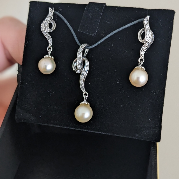 New, unworn Maui Divers pearl sterling silver jewellery set - Picture 3 of 5